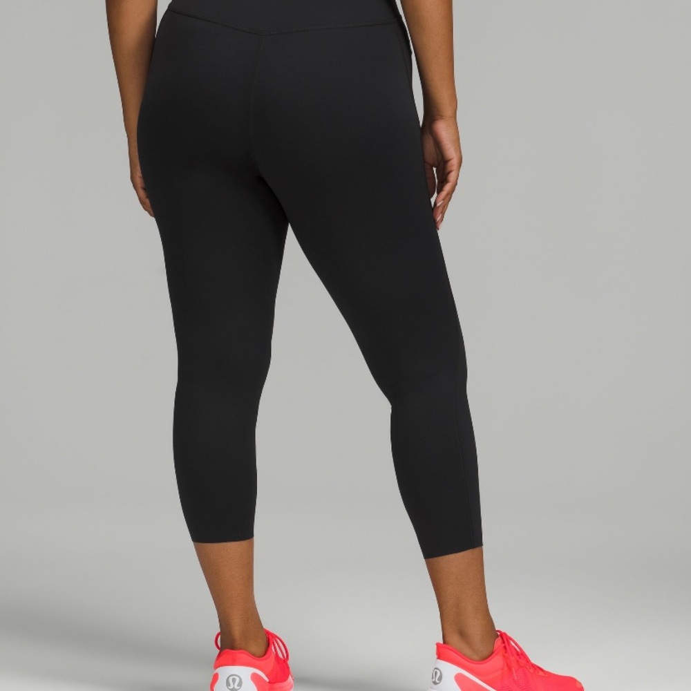 Black cropped lulu leggings
